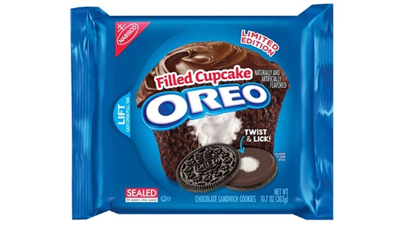 Illustration for article titled Filled Cupcake Oreos: The Snacktaku Review